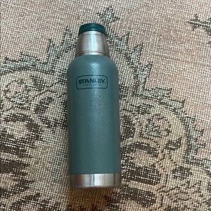 Stanley Thermos Bottle 25 ounces Forest Green with Stainless Accents !!!!